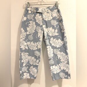 Lee Khakis Capri/Cropped Pants Womens Blue and White Floral Size 4 95% Cotton
